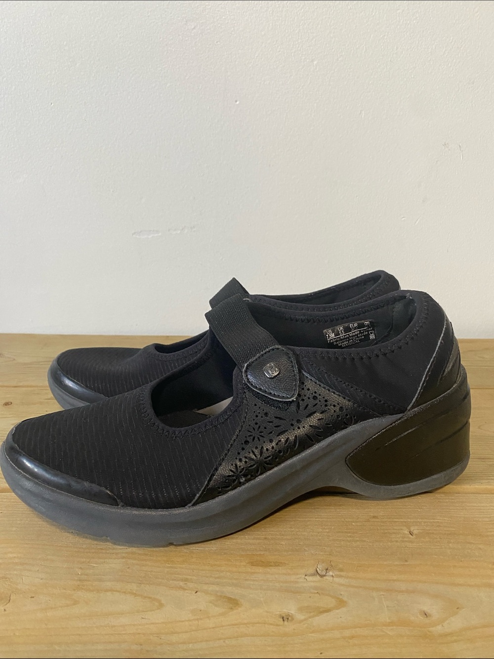 Bzees Black magical Mary Jane Slip-On mud heel Sneakers 7.5